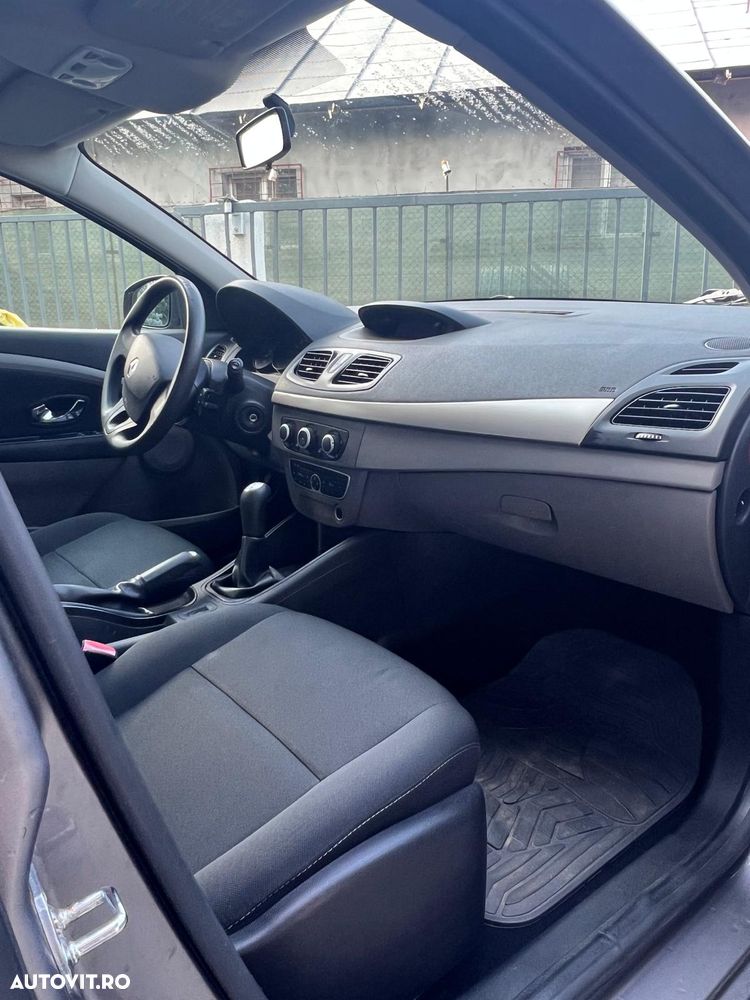 Renault Fluence 1.6 Authentique - 11