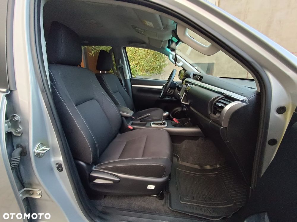 Toyota Hilux 2.8 D-4D Double Cab Invincible Sport 4x4 - 25