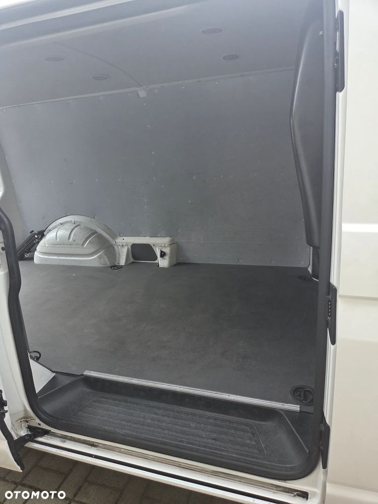 Volkswagen Transporter - 9