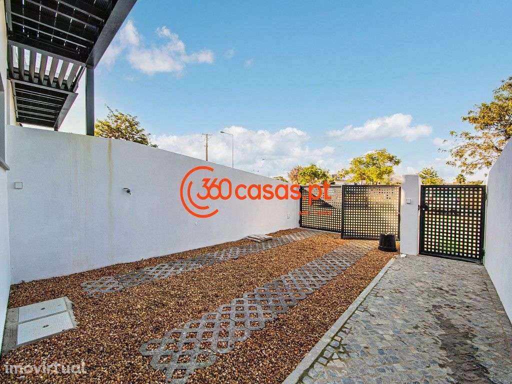 Moradia T3 nova com estacionamento e logradouro em Olhão - Grande imagem: 3/21
