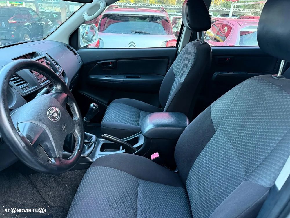 Toyota Hilux - 15