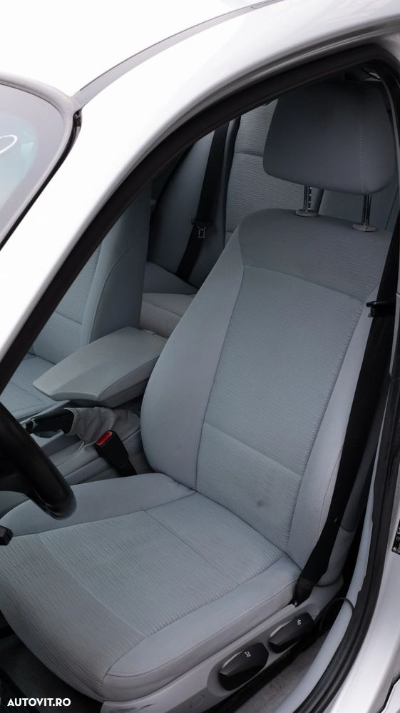 BMW Seria 1 116i - 31