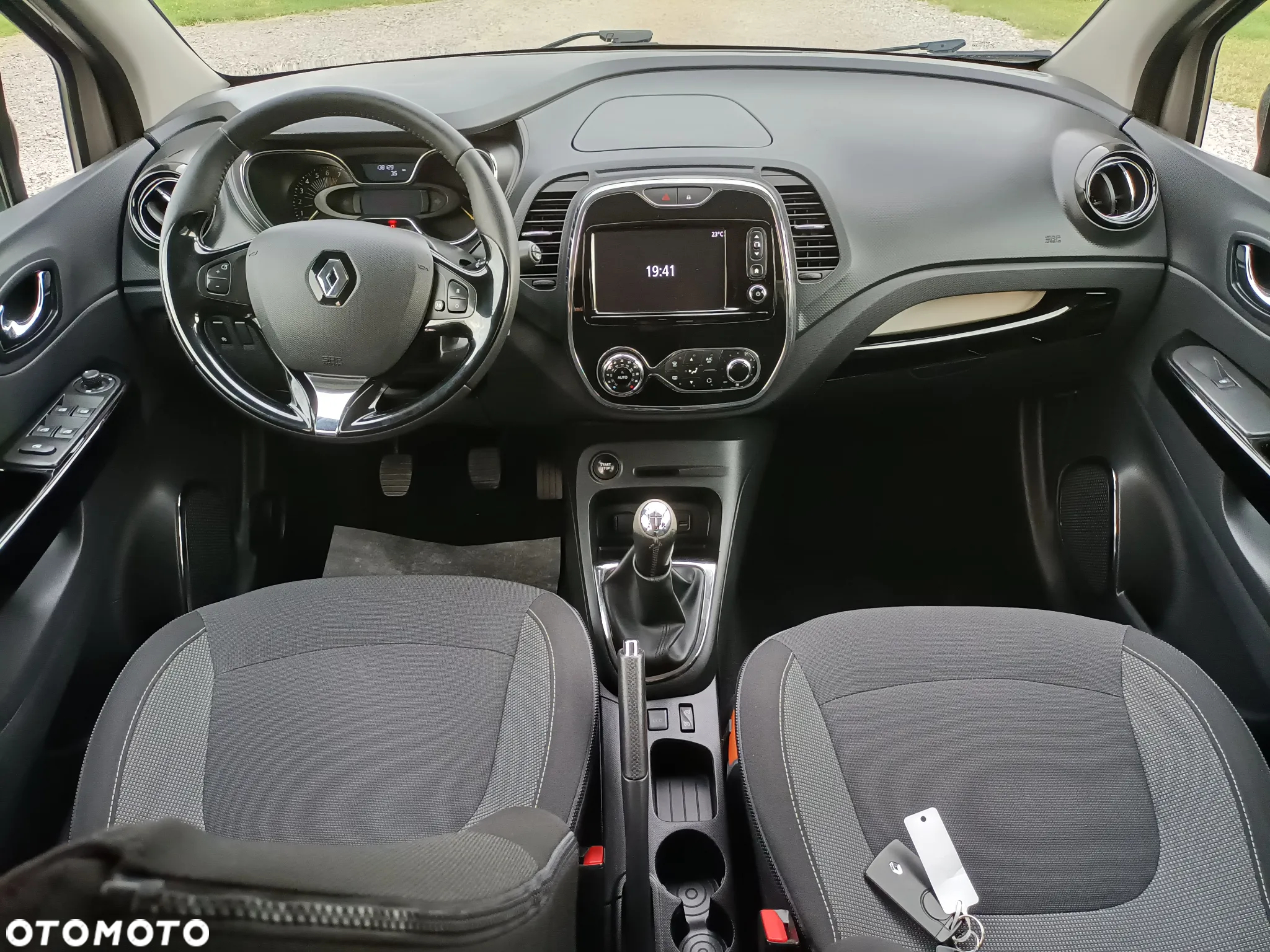 Renault Captur - 23