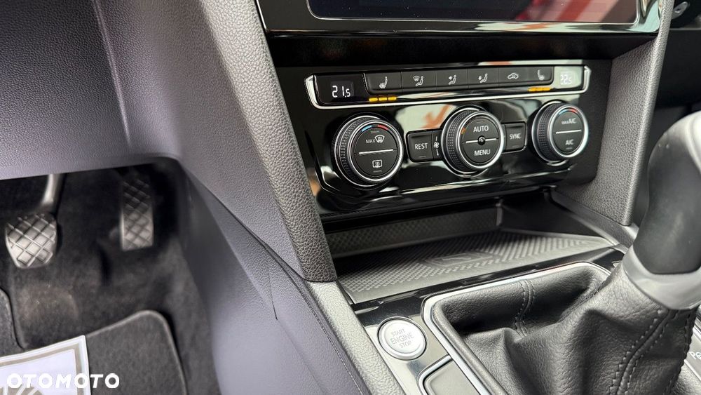 Volkswagen Passat - 31