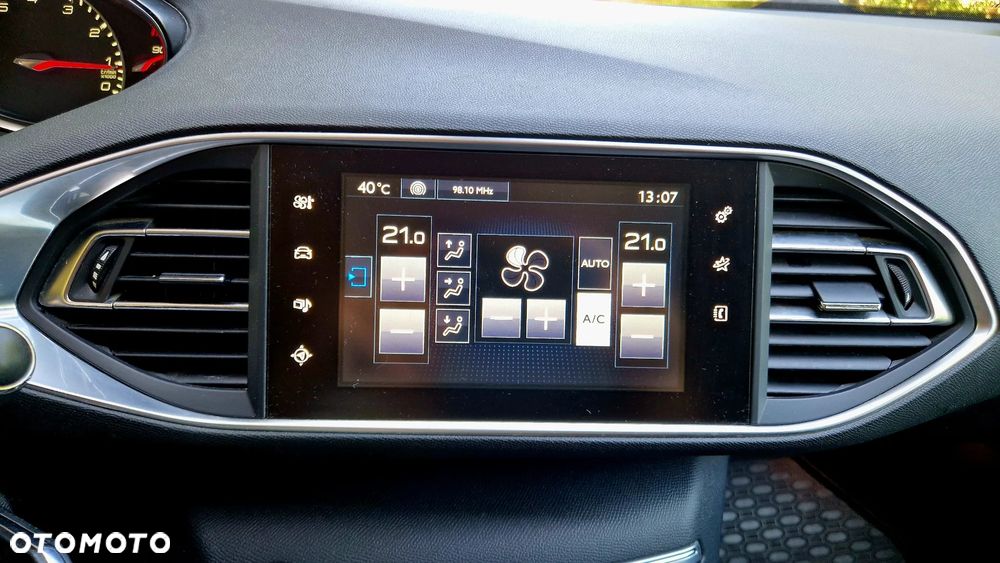 Peugeot 308 1.2 PureTech Allure S&S - 16