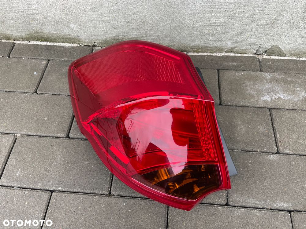 LAMPA TYLNA LEWA KIA CEED II  2012-- NOWA HB - 1