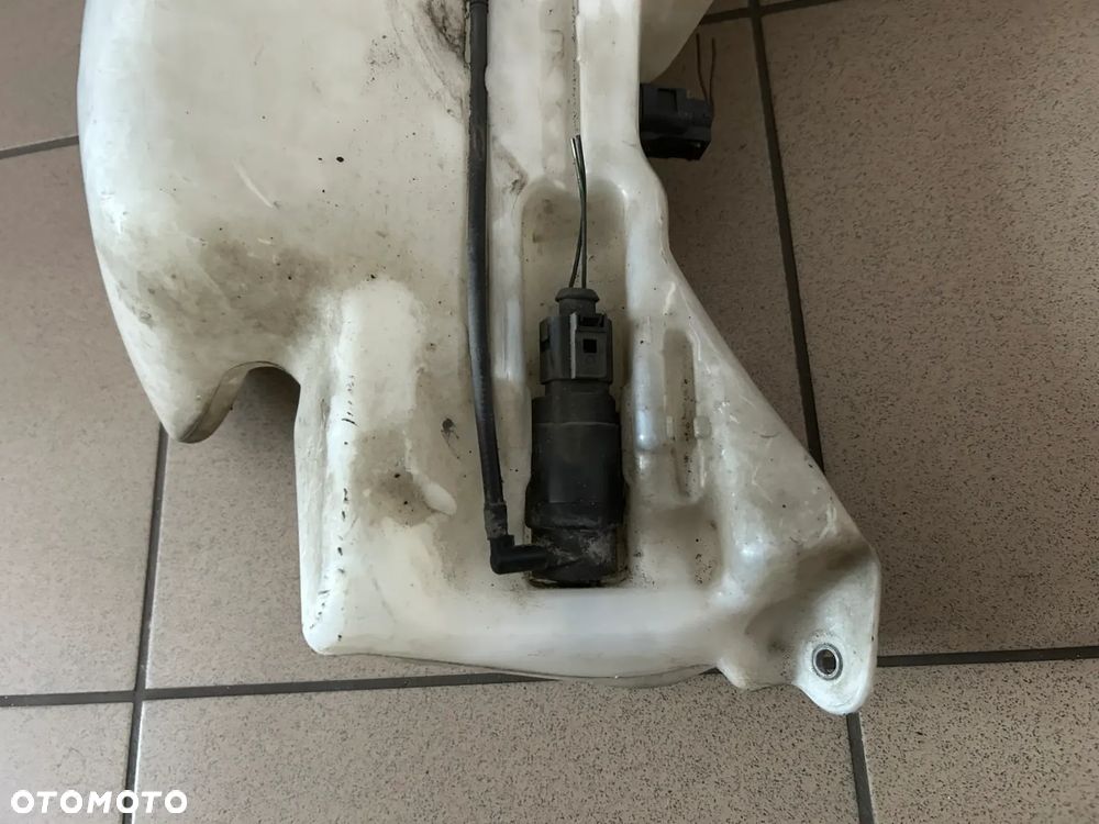 Zbiorniczek spryskiwaczy AUDI A6 AVANT (4B5, C5) 4B0955453E 1.9L diesel - 4