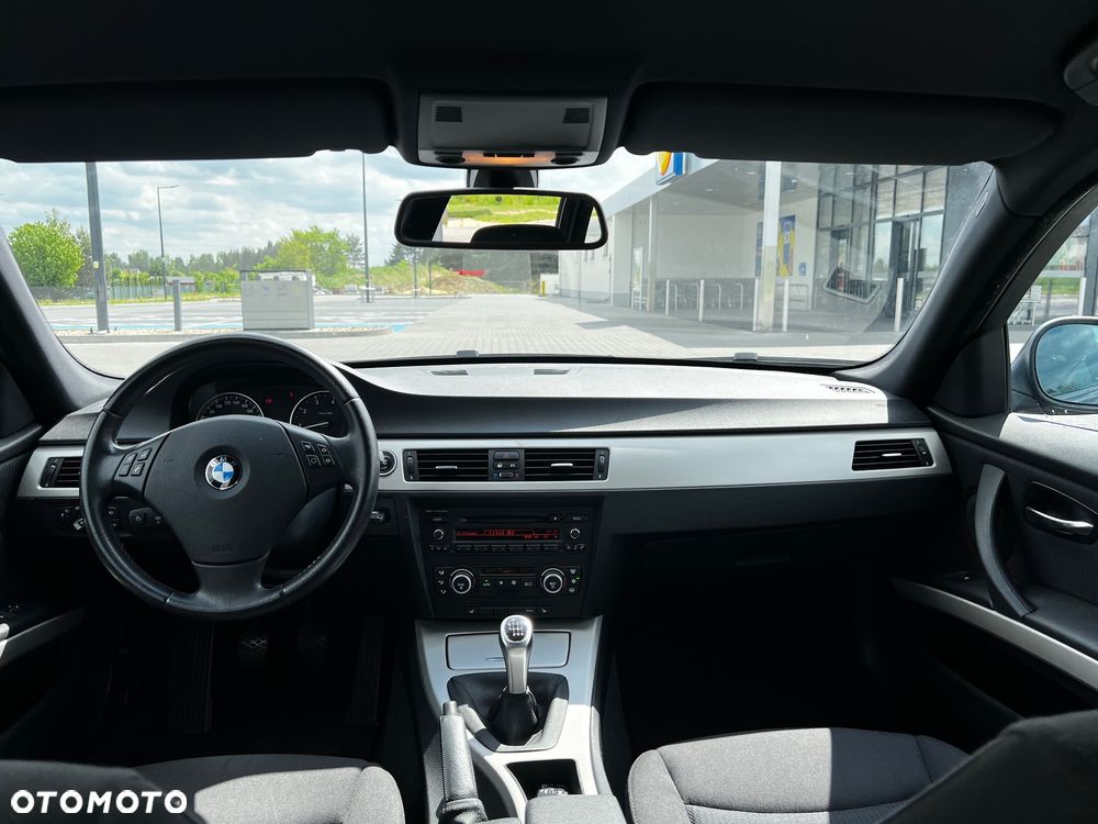 BMW Seria 3 318i - 9