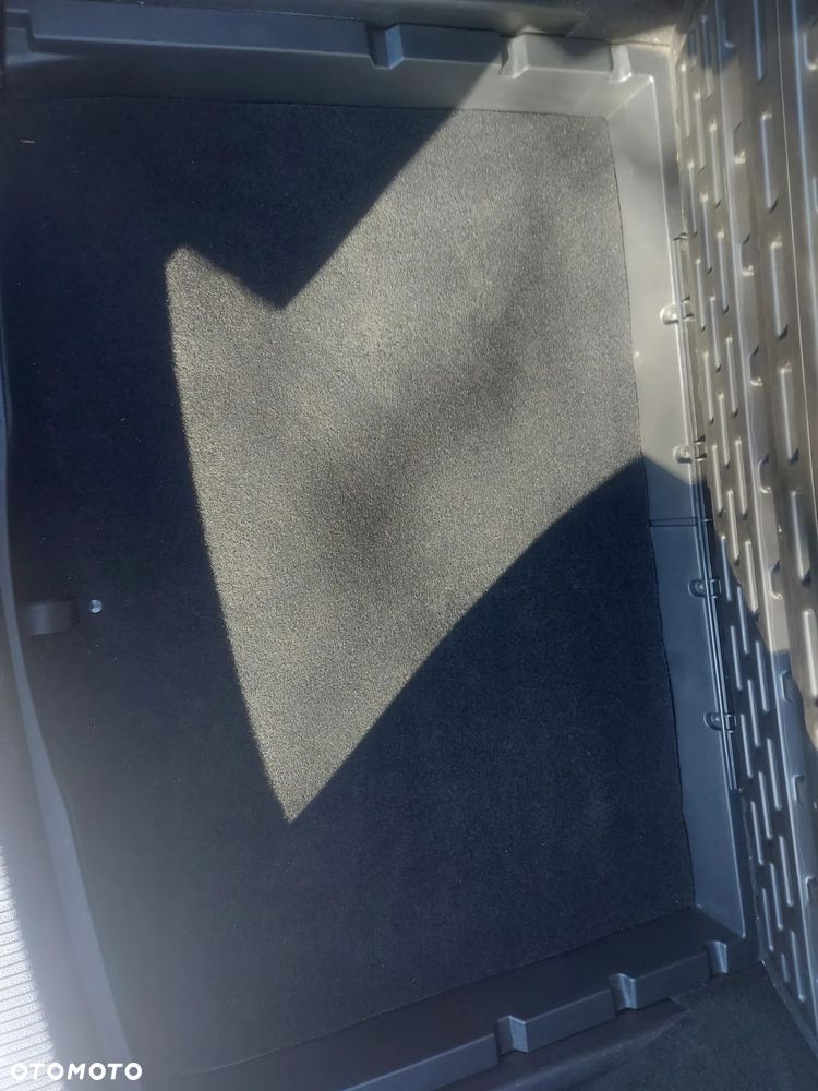 Volkswagen Golf 1.6 TDI DPF BlueMotion Technology Comfortline - 25