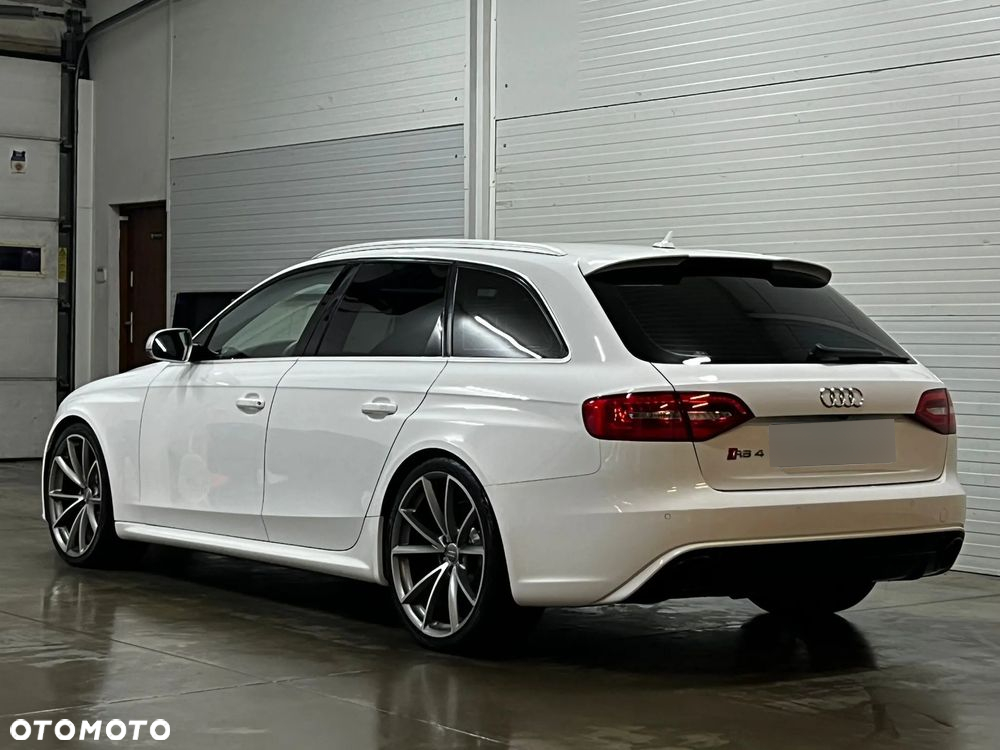 Audi RS4 Standard - 5
