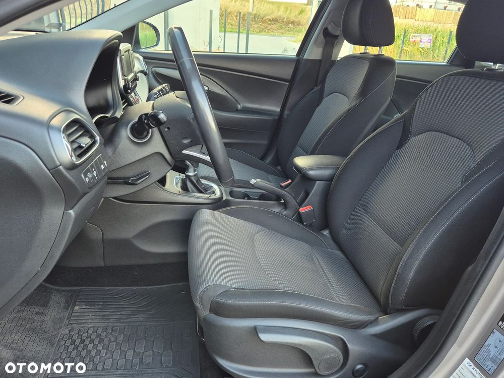 Hyundai i30 1.4 Premiere Comfort - 11