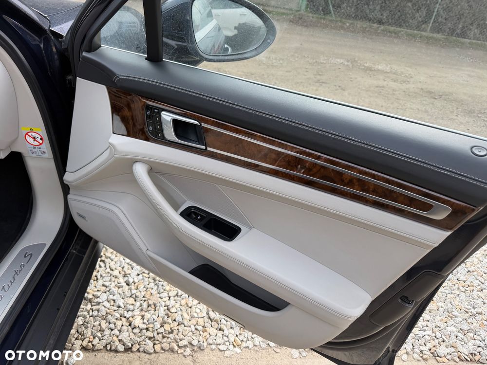 Porsche Panamera Turbo S - 6
