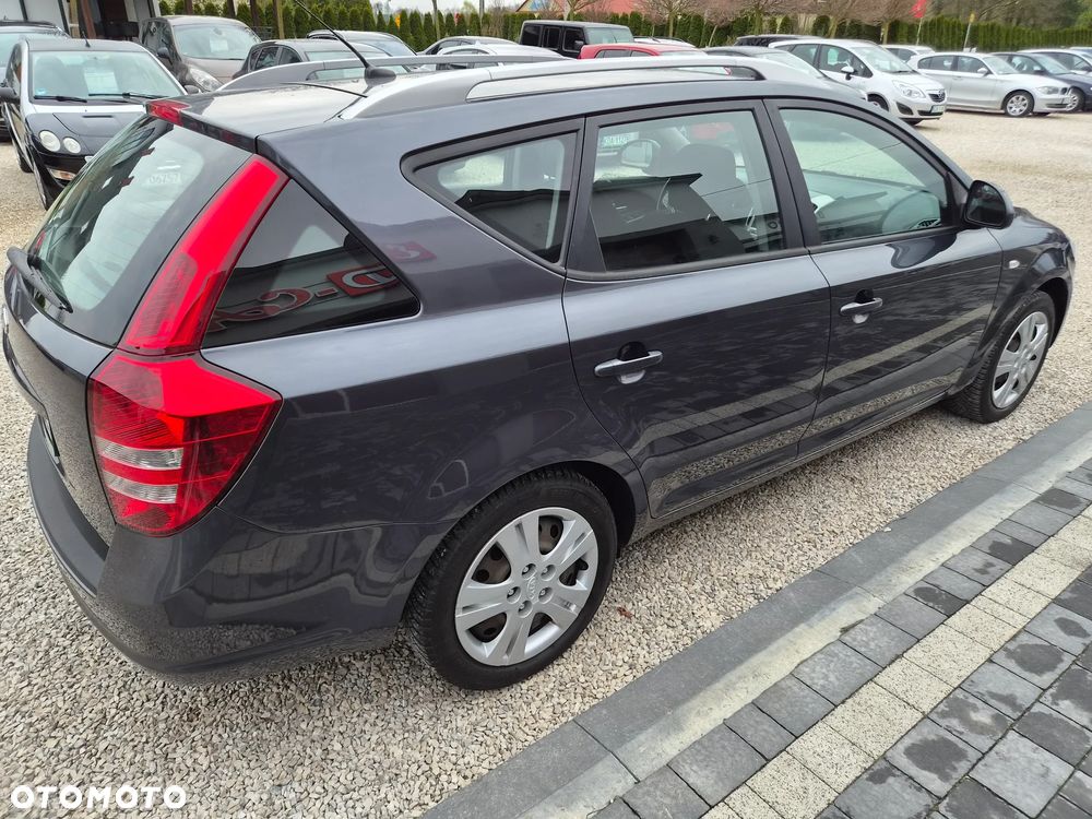 Kia Ceed - 10