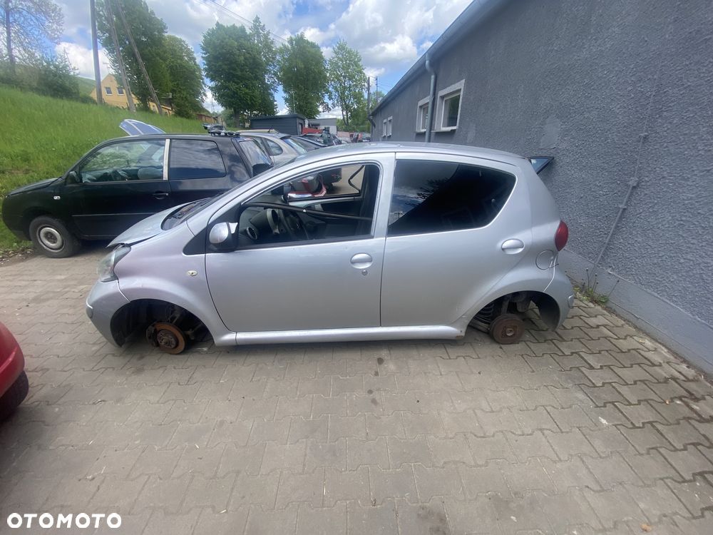 Toyota AYGO na części - 2