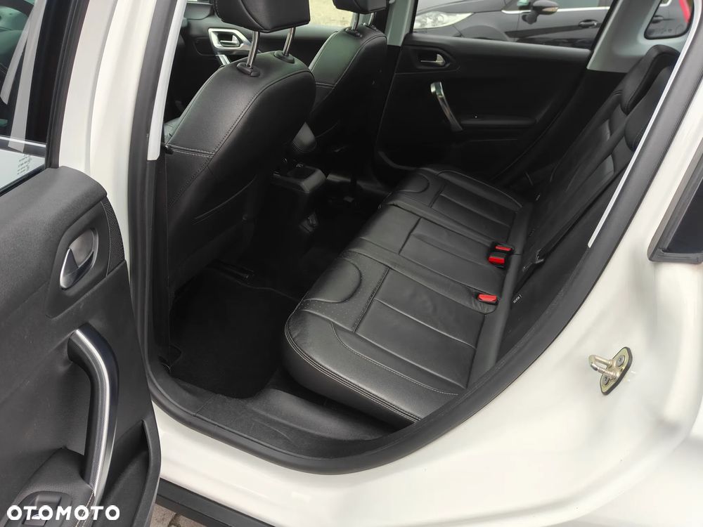 Peugeot 2008 e-HDi FAP 115 STOP & START Allure - 8