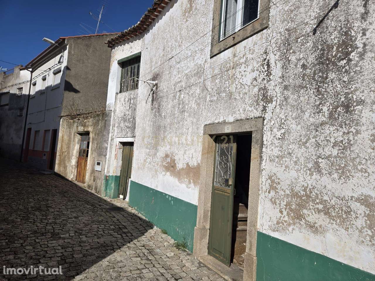 Moradias para recuperar com Enorme Potencial nos Escalos de Cima, Cast - Grande imagem: 2/18