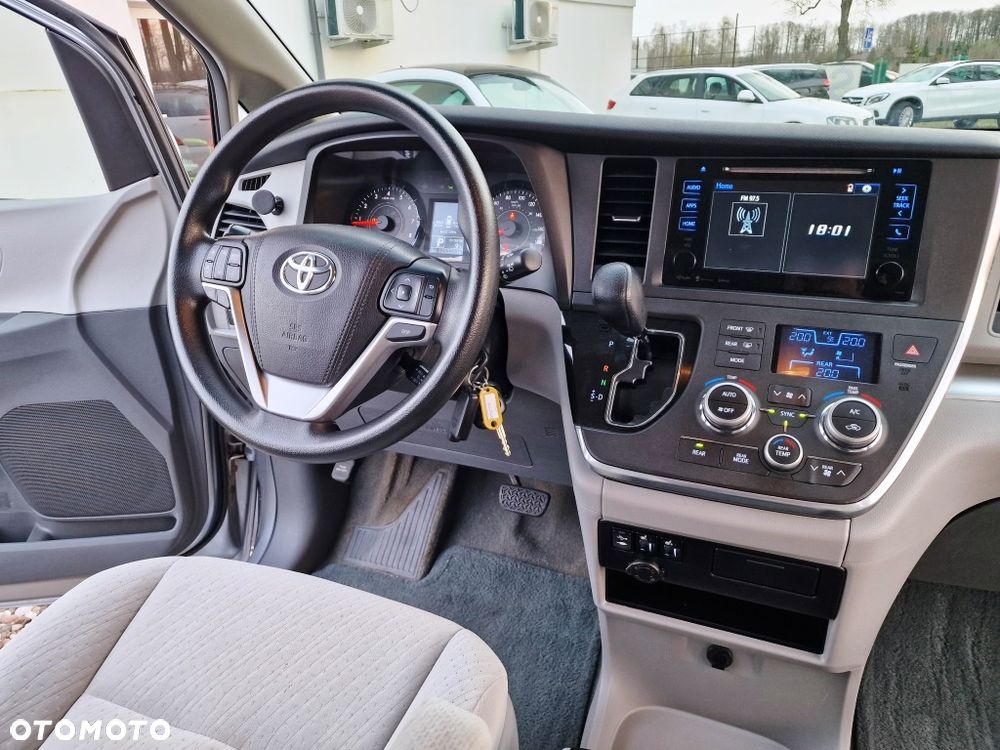 Toyota Sienna - 11