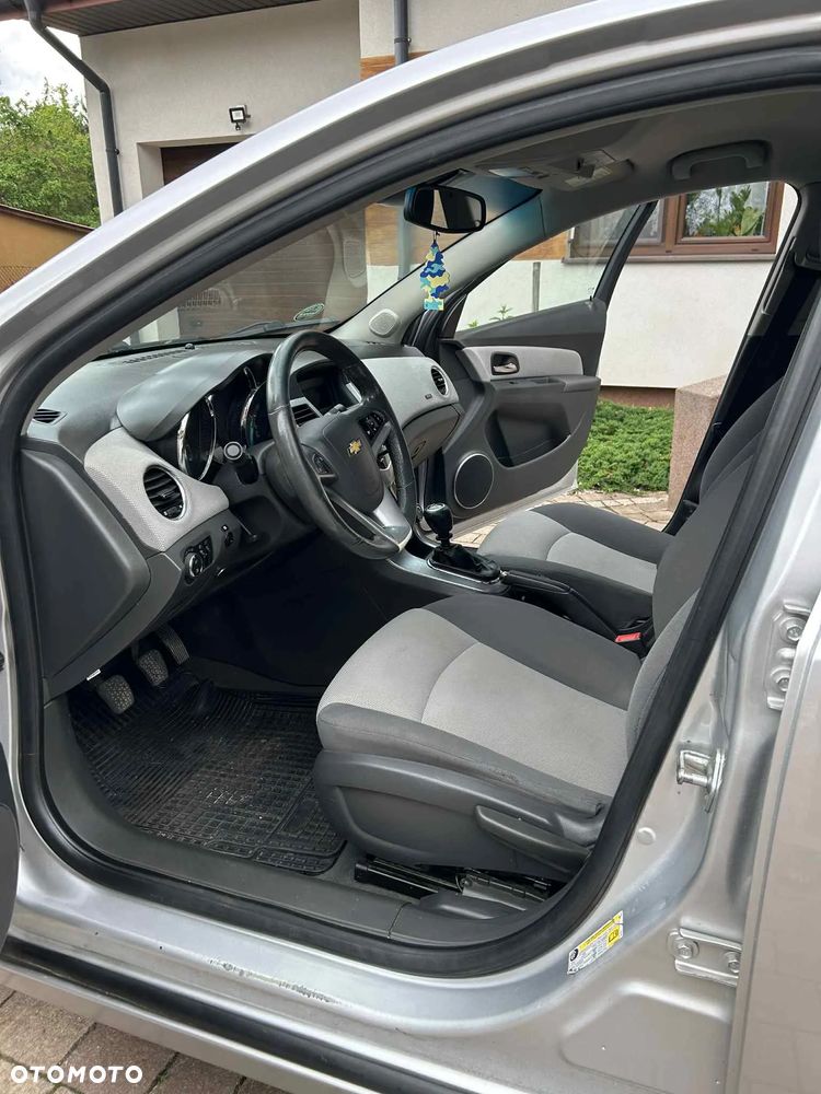 Chevrolet Cruze 1.8 LS - 8