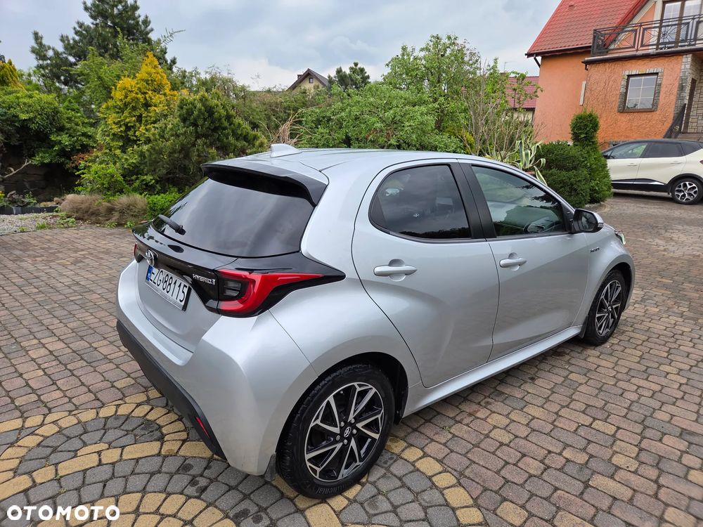 Toyota Yaris Hybrid 100 Premium - 11