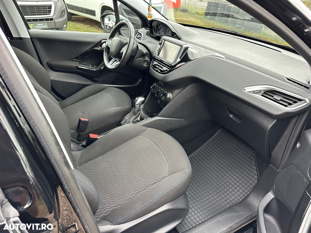 Peugeot 208 82 PureTech Style - 13