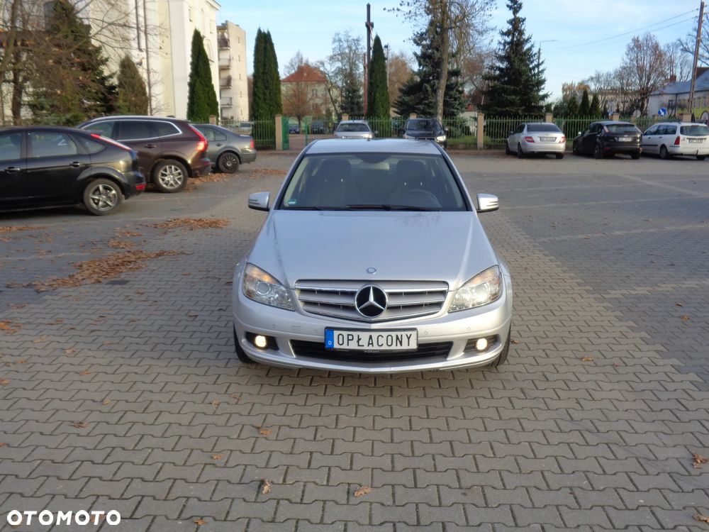 Mercedes-Benz Klasa C 180 CGI BlueEFFICIENCY Avantgarde - 14