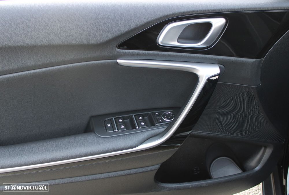 Kia XCeed 1.6 GDi PHEV Drive - 17