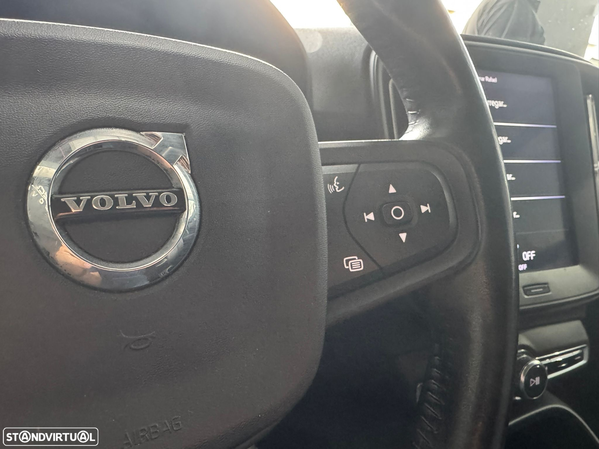Volvo XC 40 2.0 D3 Momentum Plus Geartronic - 28