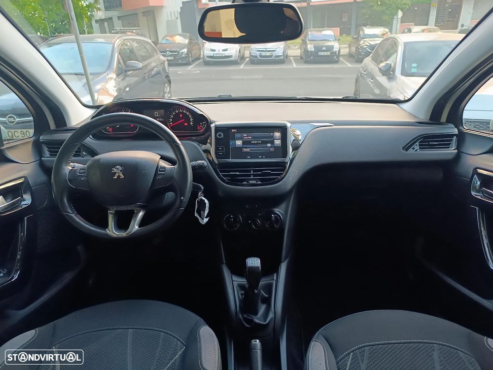 Peugeot 208 1.2 VTi SE Style - 11