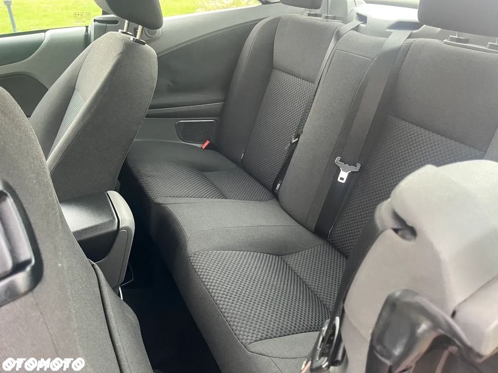 Ford Focus ver-coupe--cabriolet-2-0-16v-black-magic - 18