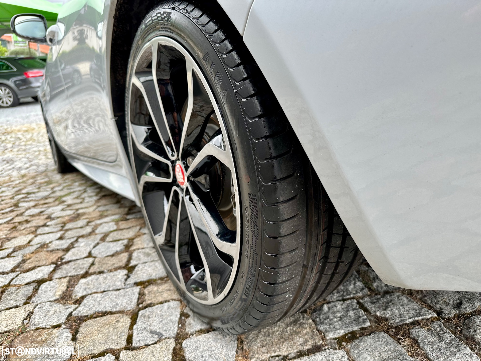 Jaguar XE 2.0 D R-Sport AWD Aut. - 6