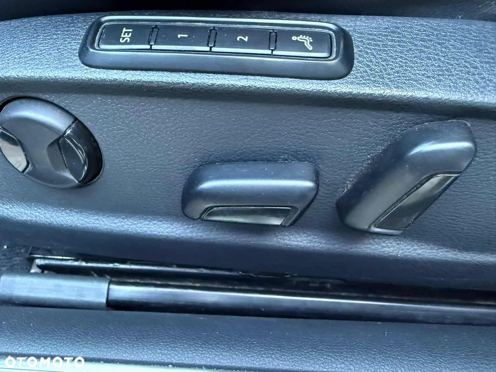 Volkswagen Passat - 11