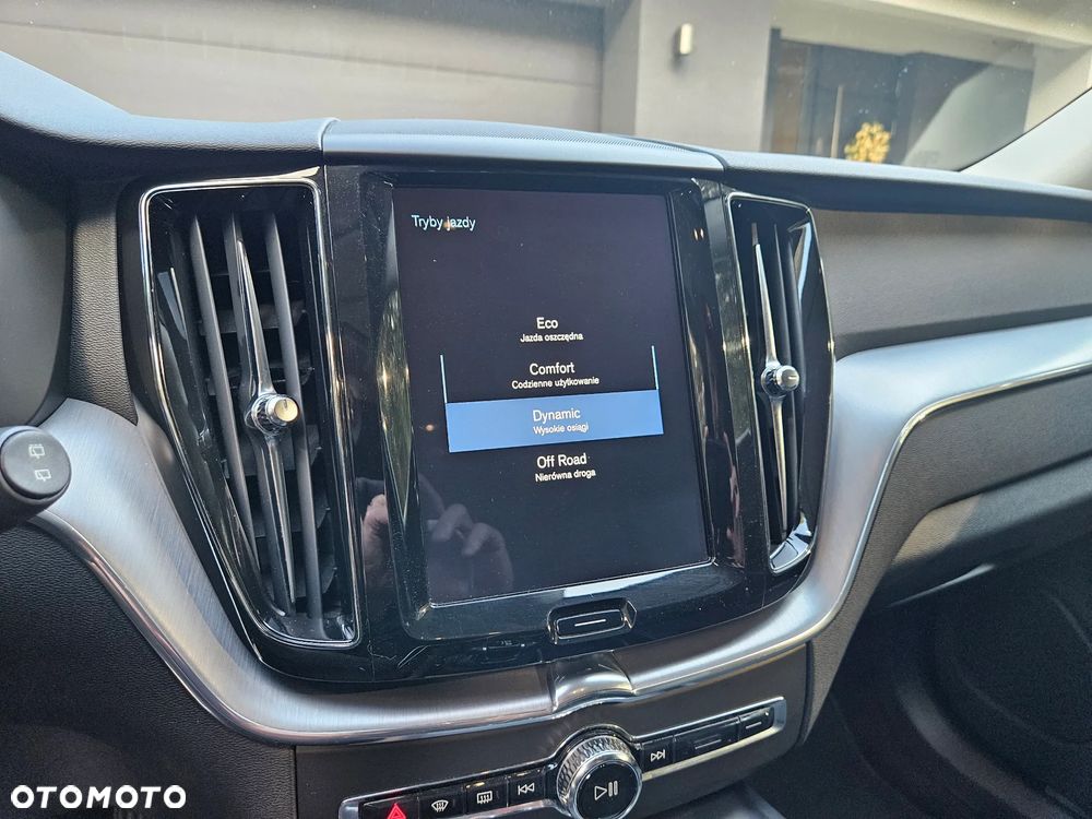 Volvo XC 60 D4 Momentum Pro - 34