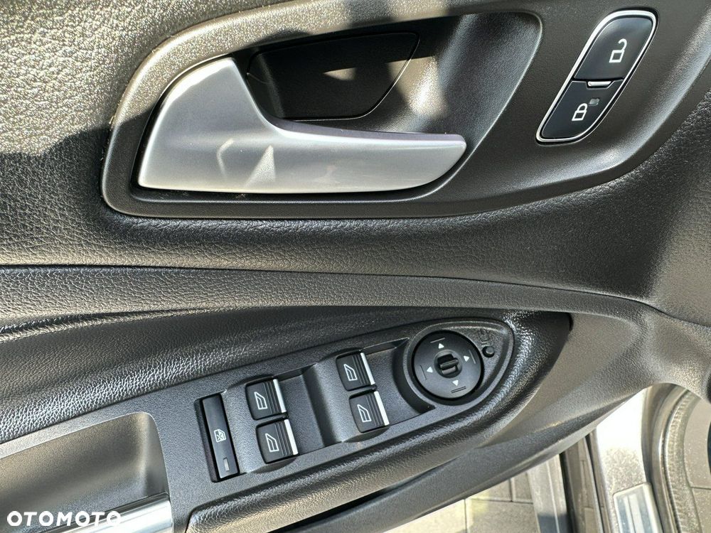 Ford Kuga 1.5 EcoBoost 2x4 ST-Line - 16