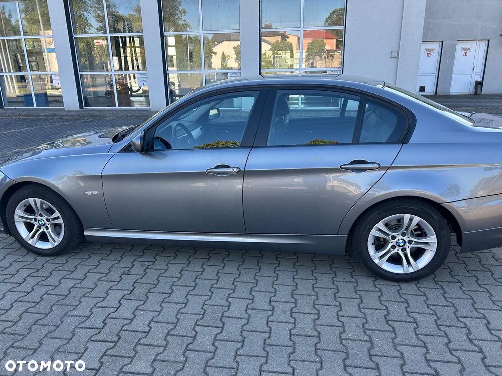 BMW Seria 3 318i - 4