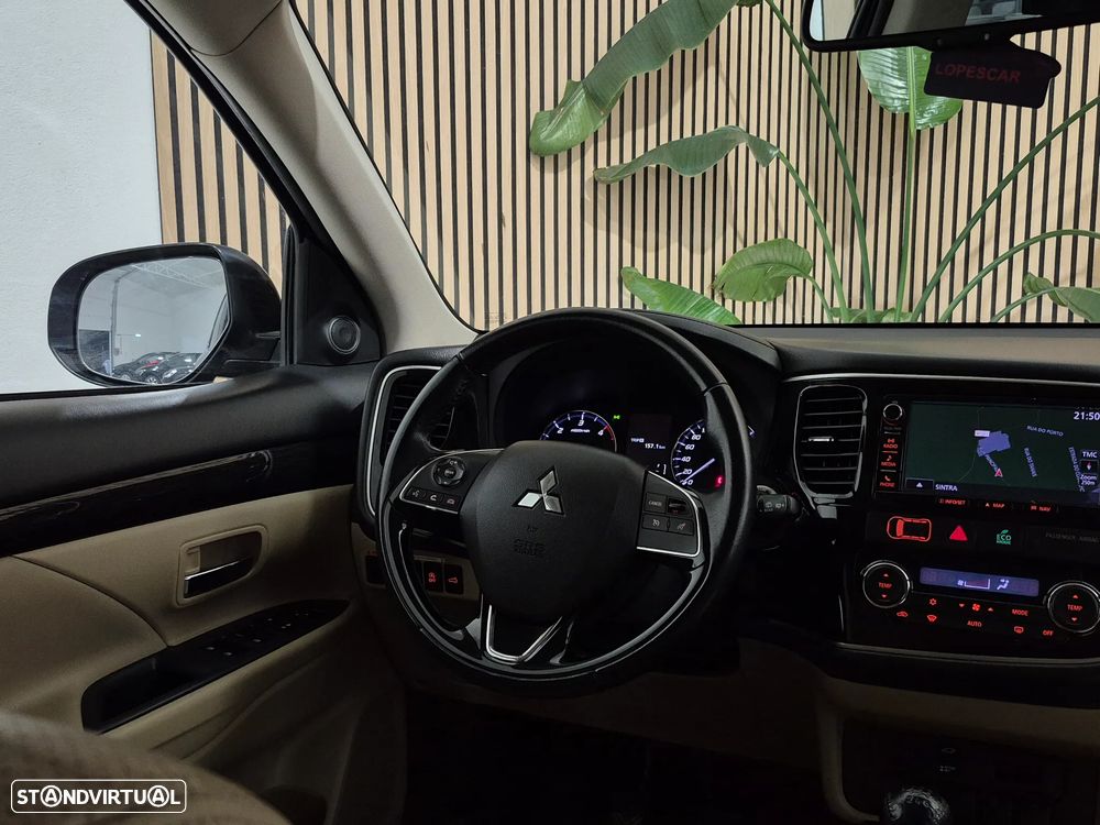 Mitsubishi Outlander 2.2 DI-D Instyle Navi - 22