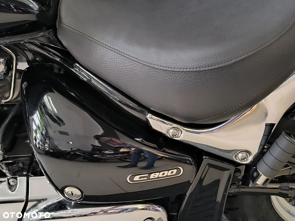 Suzuki Intruder - 34