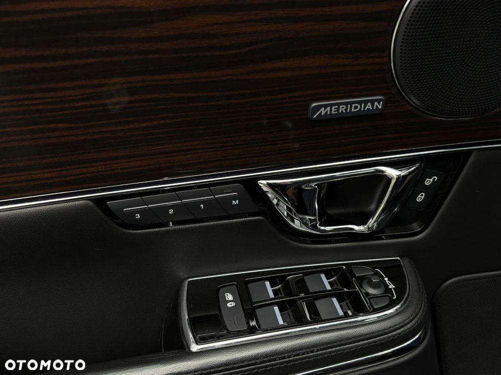 Jaguar XJ 3.0 D V6 Premium Luxury - 35