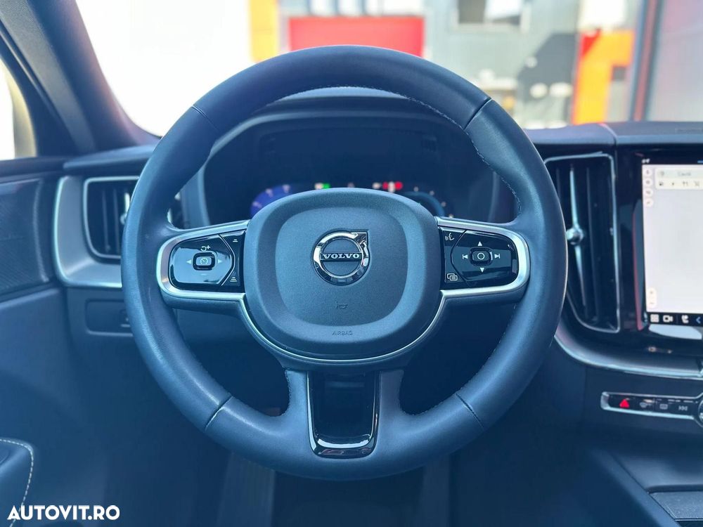 Volvo XC 60 T6 AWD Recharge Plus Dark - 25