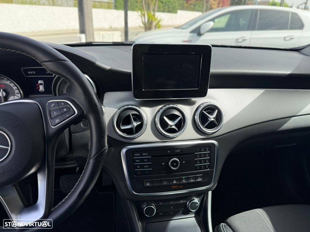 Mercedes-Benz GLA 220 d 4Matic 7G-DCT - 22