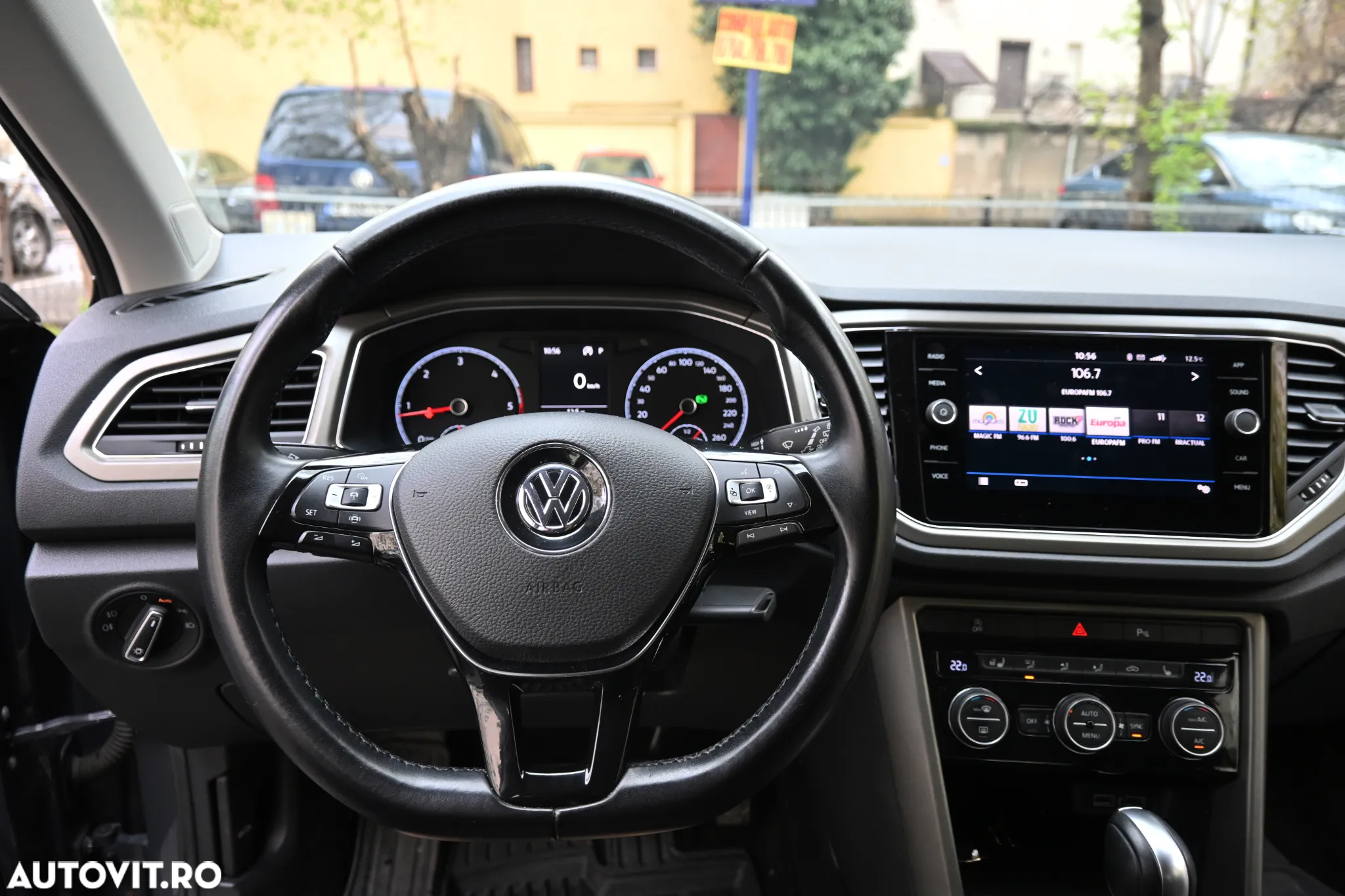 Volkswagen T-ROC - 16