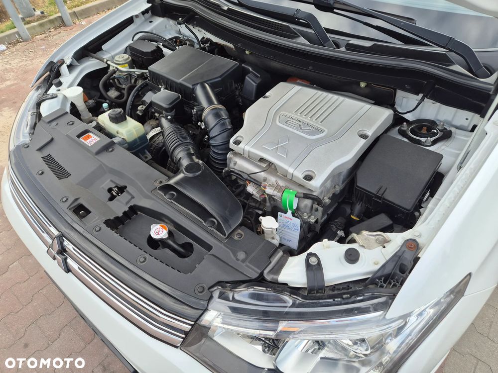 Mitsubishi Outlander PHEV Instyle NAVI + - 10