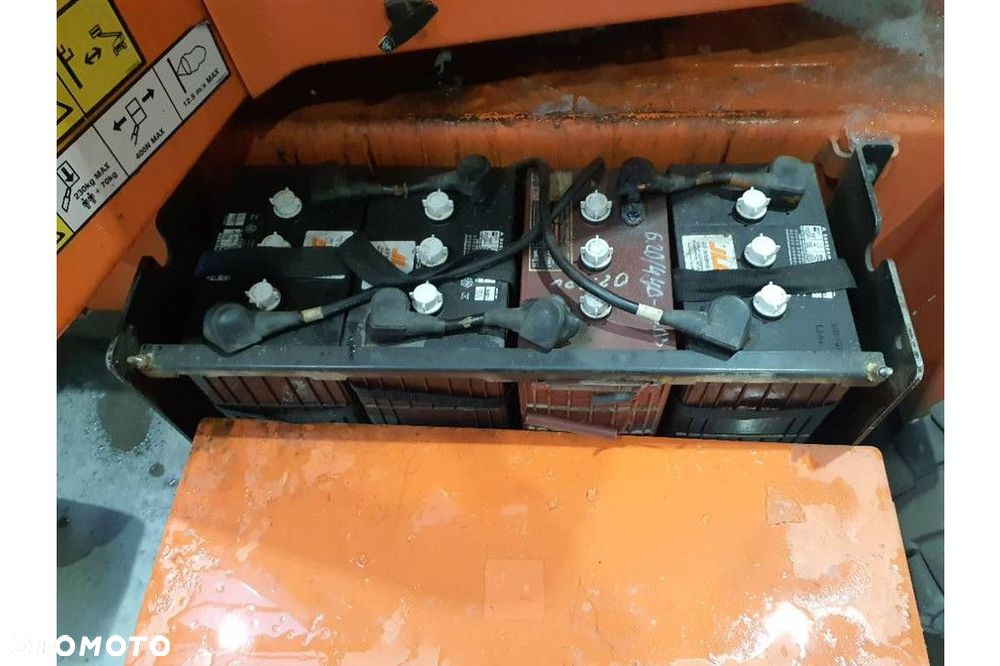 JLG E450AJ - 10