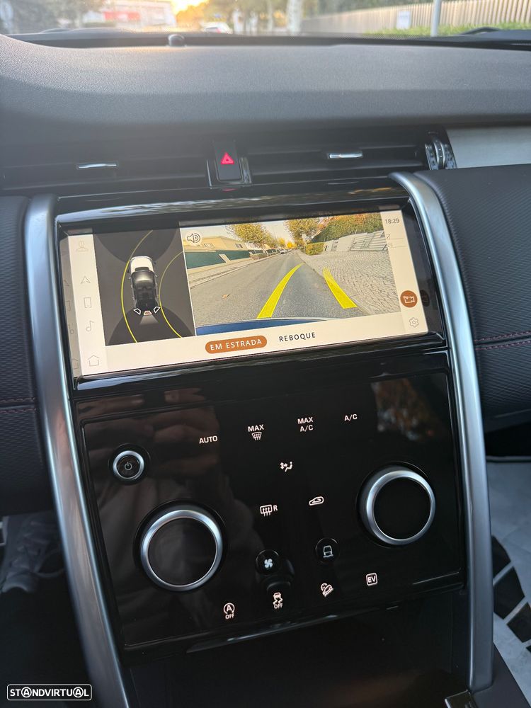 Land Rover Discovery Sport P300e R-Dynamic SE - 18