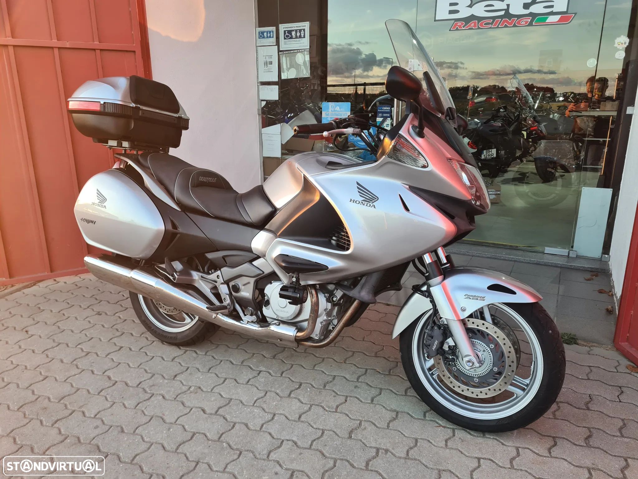 Honda Deauville 700 NT - 1