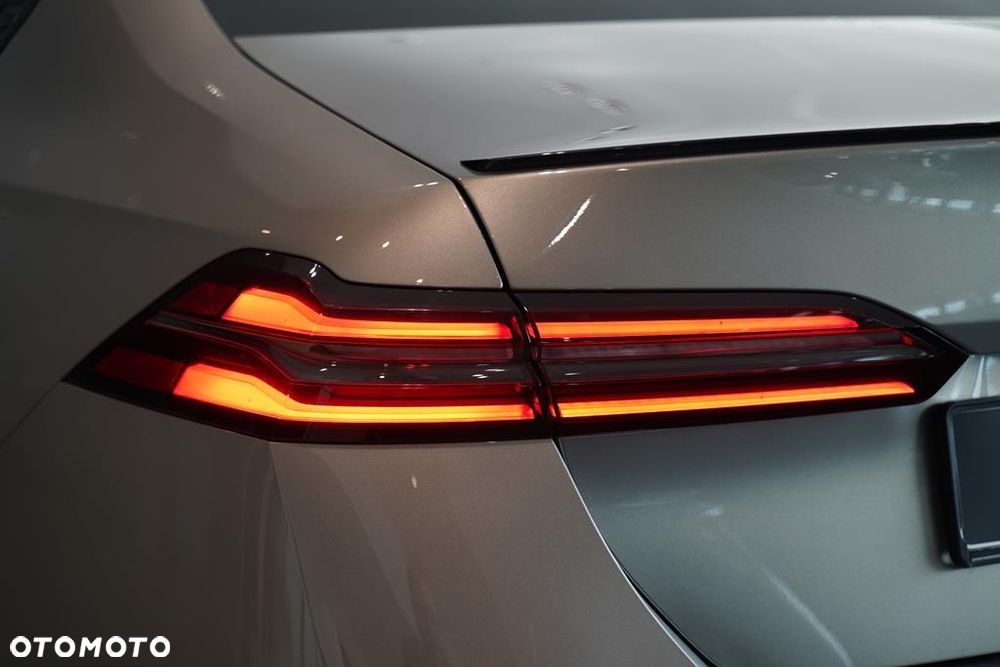 BMW Seria 5 520i mHEV M Sport - 15