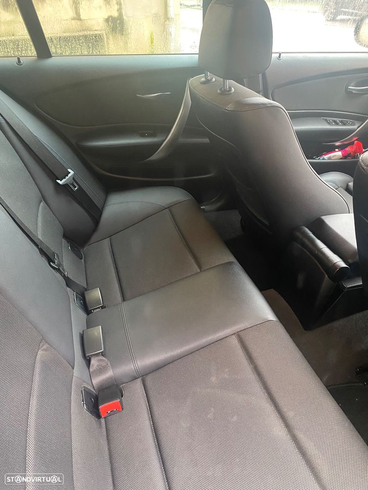 BMW 118 d Pack M - 11