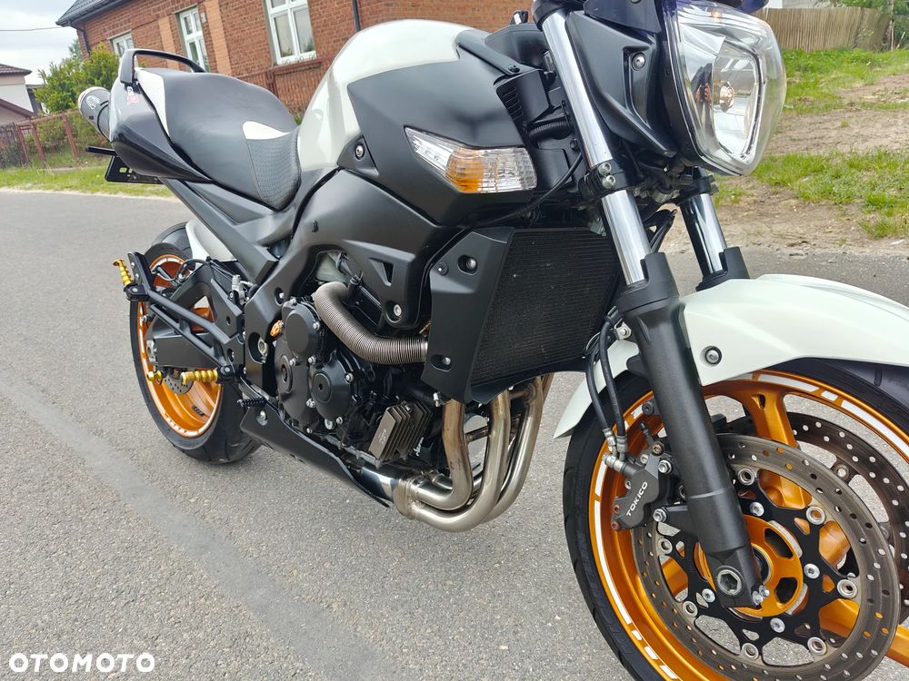 Suzuki GSR - 8