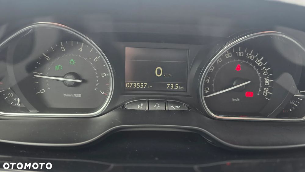 Peugeot 2008 1.2 PureTech Allure S&S - 12