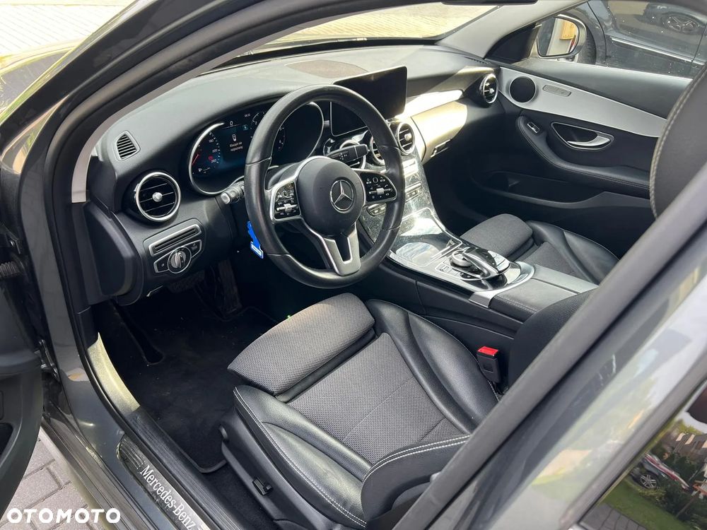 Mercedes-Benz Klasa C 220 d 4Matic T 9G-TRONIC AMG Line - 12