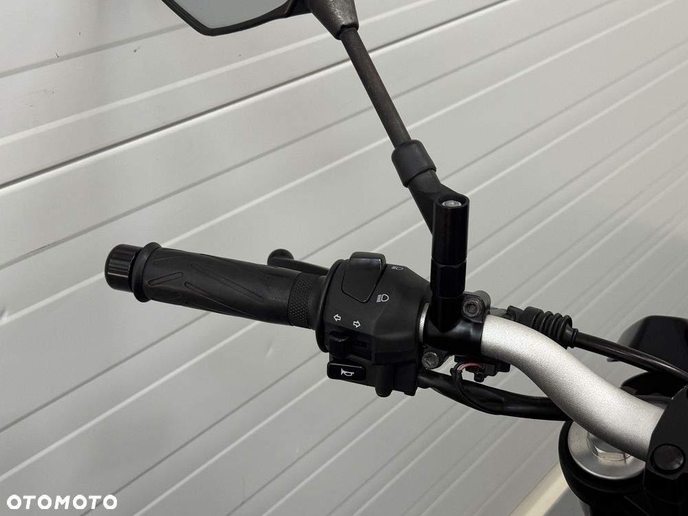 Yamaha MT - 12